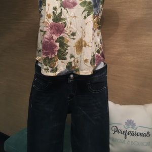 Stretchy Skinny Jeans wth Embellished Pockets